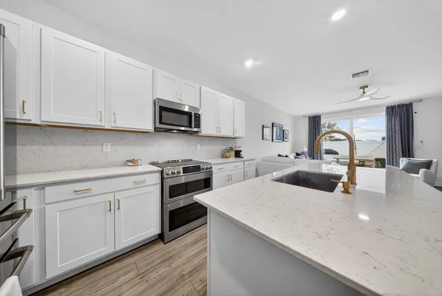 $349,990 | 656 Southeast Lake Falls St Port, Port St. Lucie, FL 34984