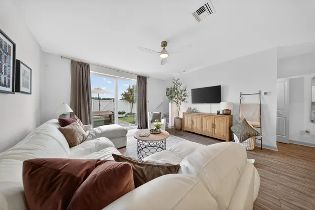 $349,990 | 656 Southeast Lake Falls St Port, Port St. Lucie, FL 34984