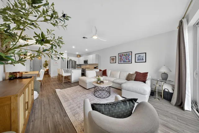 $349,990 | 656 Southeast Lake Falls St Port, Port St. Lucie, FL 34984