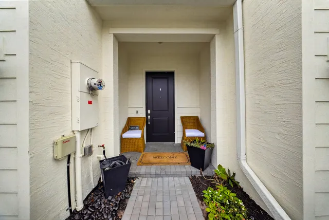 $349,990 | 656 Southeast Lake Falls St Port, Port St. Lucie, FL 34984