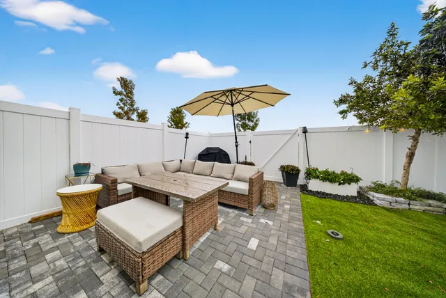 $349,990 | 656 Southeast Lake Falls St Port, Port St. Lucie, FL 34984