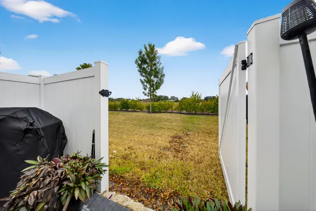 $349,990 | 656 Southeast Lake Falls St Port, Port St. Lucie, FL 34984