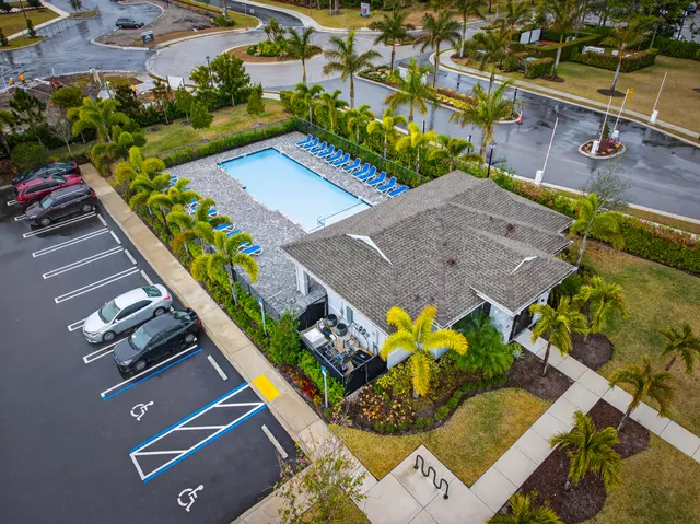 $349,990 | 656 Southeast Lake Falls St Port, Port St. Lucie, FL 34984