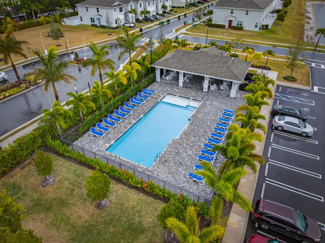 $349,990 | 656 Southeast Lake Falls St Port, Port St. Lucie, FL 34984