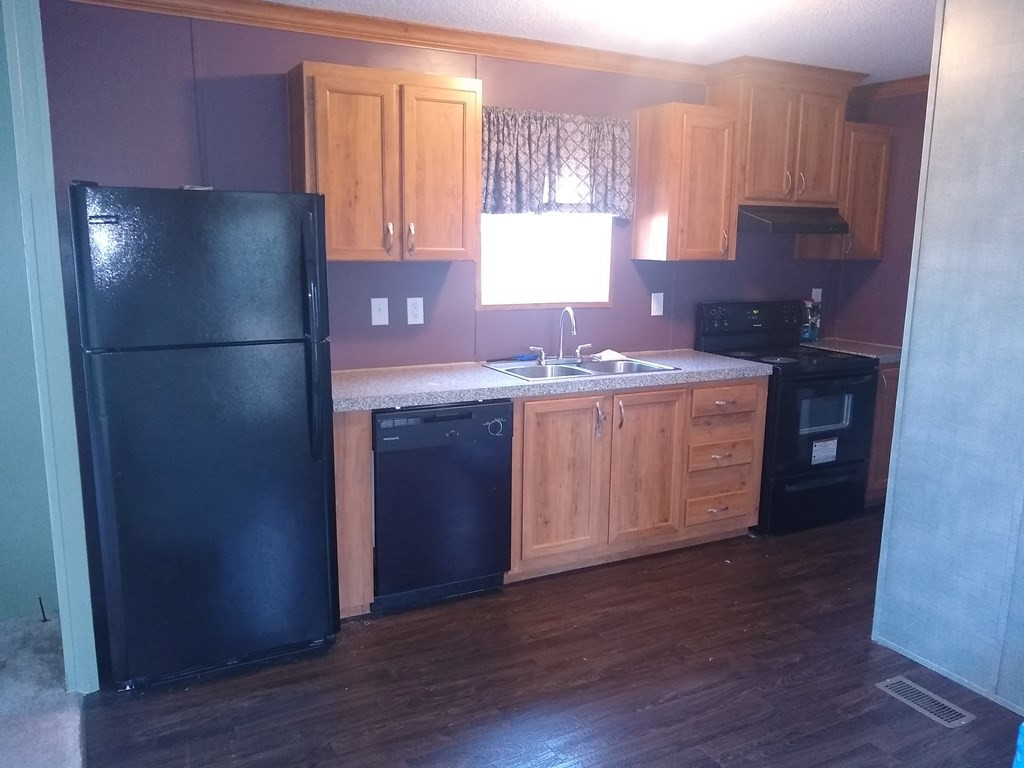 3052 Reevesville Road Bowman, SC 29018 - Photo 29 of 31 Mobile Home Kitchen