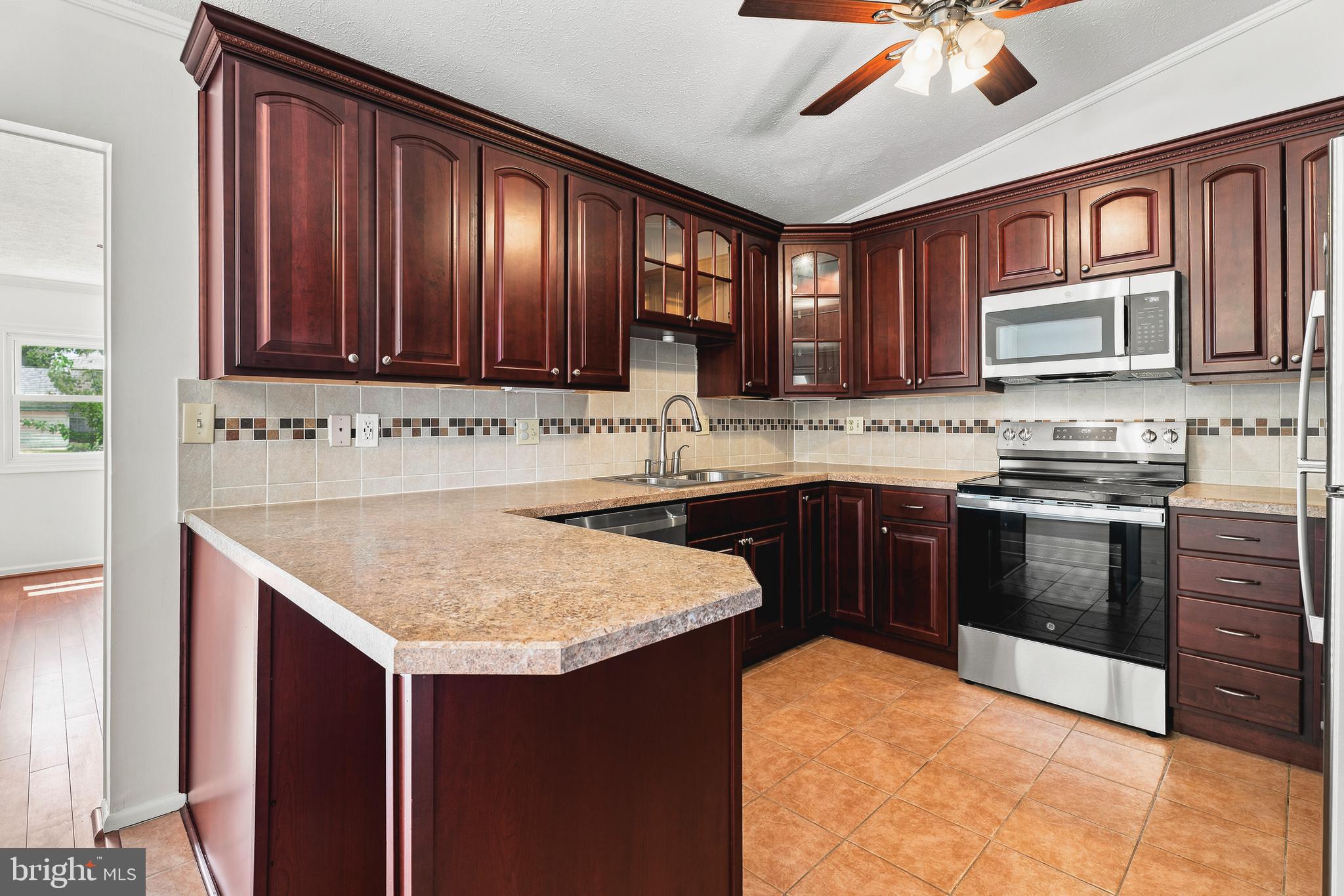 530 Holly Hunt Road Baltimore, MD 21220 - Photo 10 of 37 Updated Kitchen with Stainless Appliances