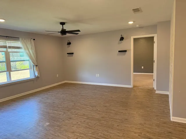 $2,150 | 351 Merlin Court, Crestview, FL 32539