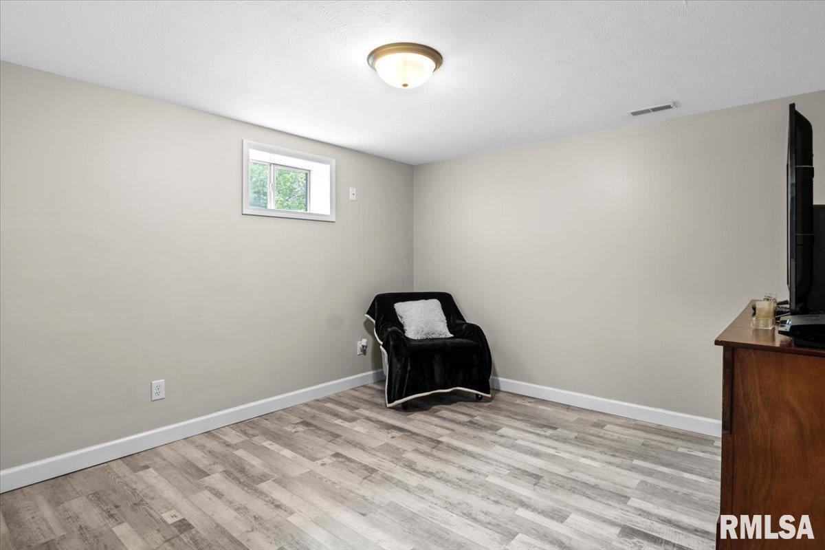 2329 Yale Boulevard Springfield, IL 62703 - Photo 29 of 37