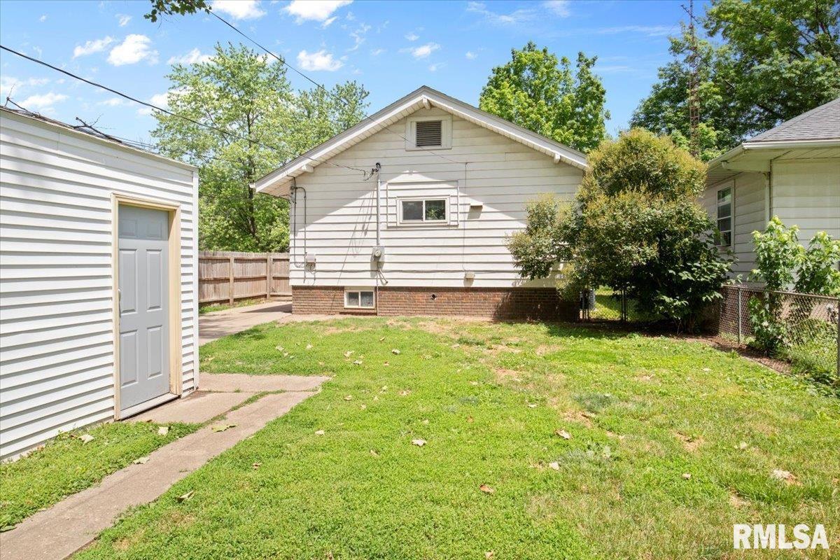 2329 Yale Boulevard Springfield, IL 62703 - Photo 35 of 37