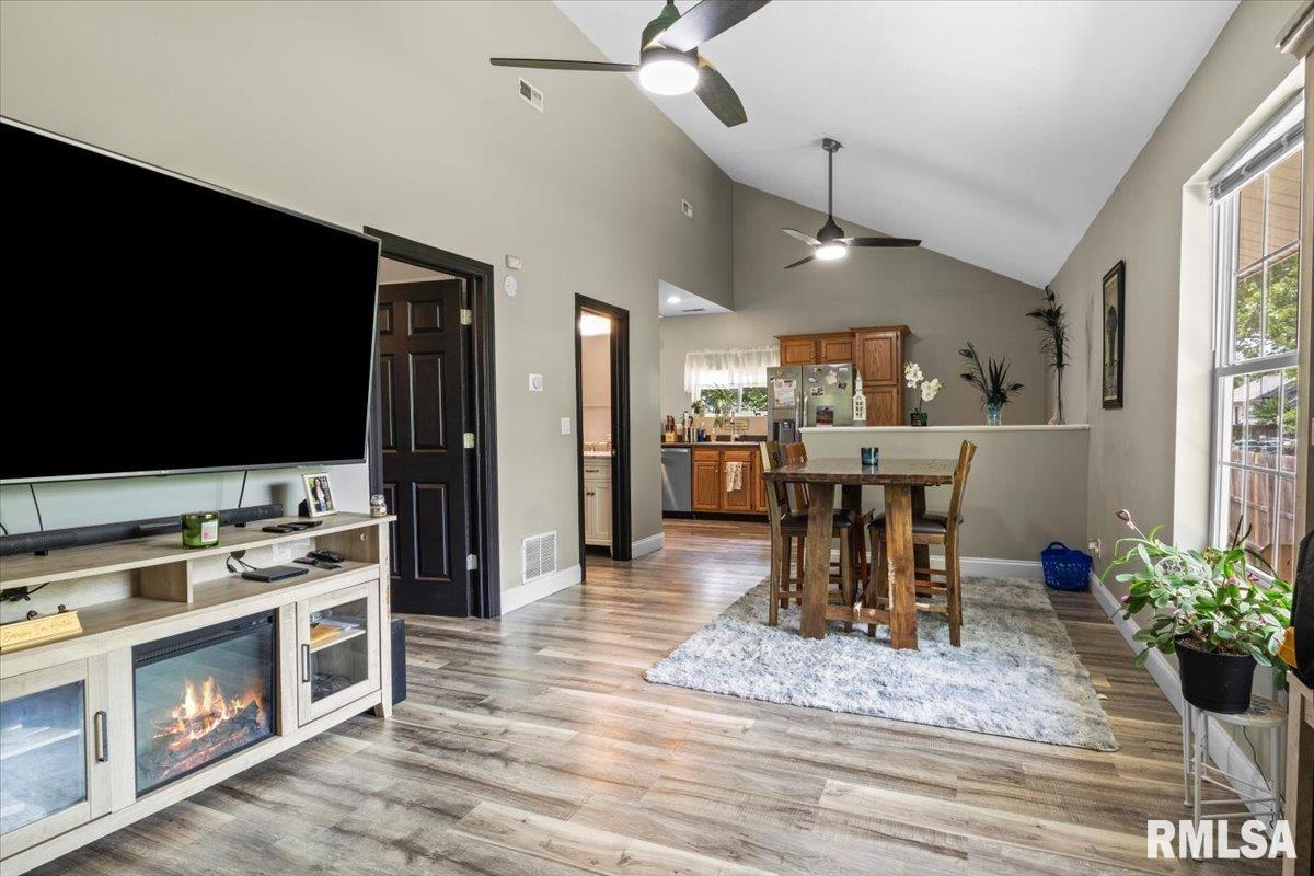 2329 Yale Boulevard Springfield, IL 62703 - Photo 8 of 37