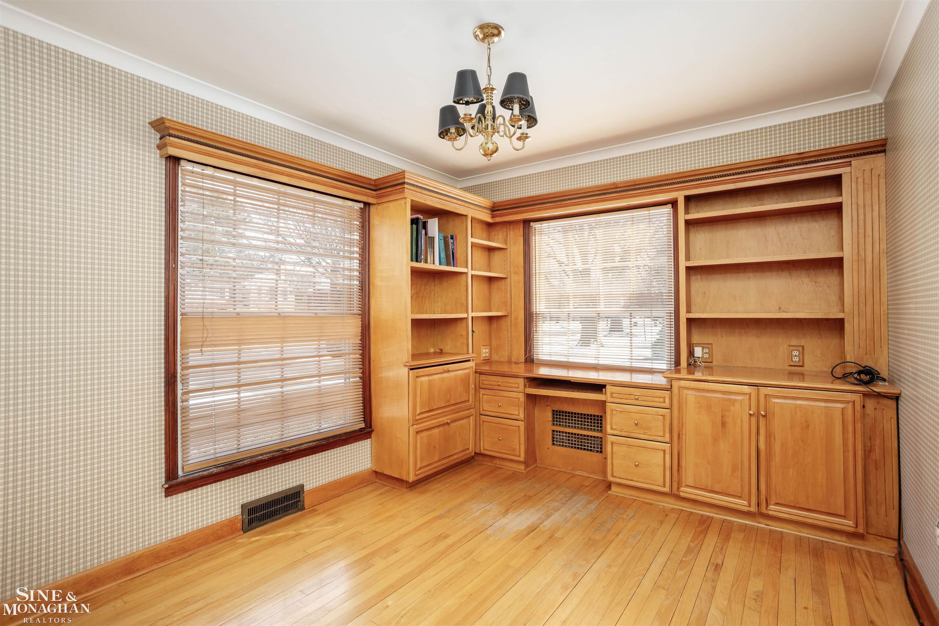 911 Whittier Road Grosse Pointe, MI 48230 - Photo 7 of 57 50166486-ddf20659-bc7a-4034-a178-293c8c4e857b.JPG