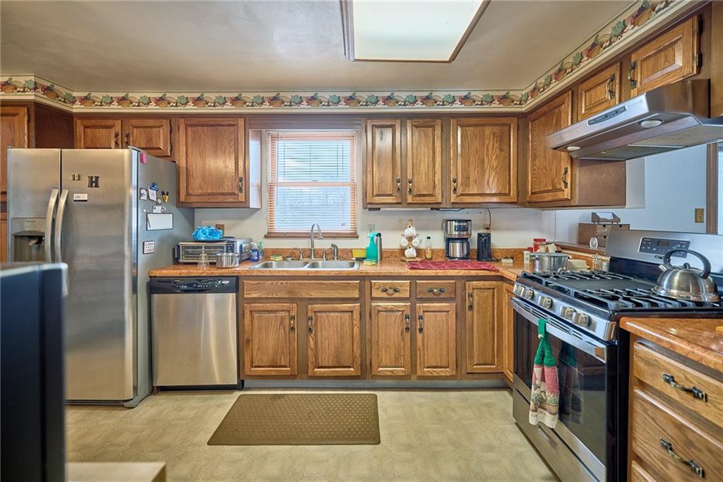 151 Stone Quarry Road Aliquippa, PA 15001 - Photo 8 of 31 large kitchen with ample cabinetry