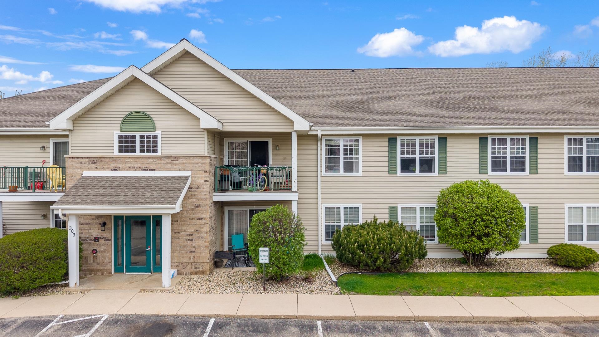 203 Kearney Way, Unit 304 Waunakee, WI 53597 - Photo 2 of 49