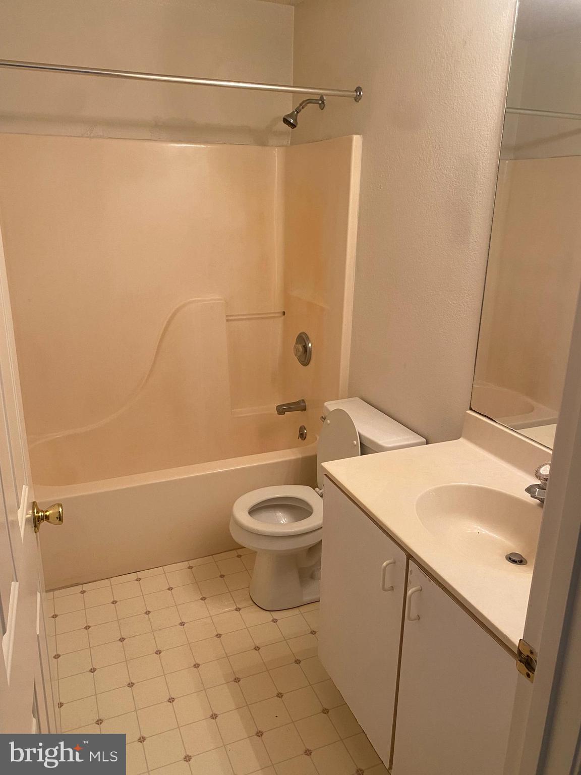 9821 Keyser Point Road, Unit 3B2 Ocean City, MD 21842 - Photo 11 of 13 Second bathroom