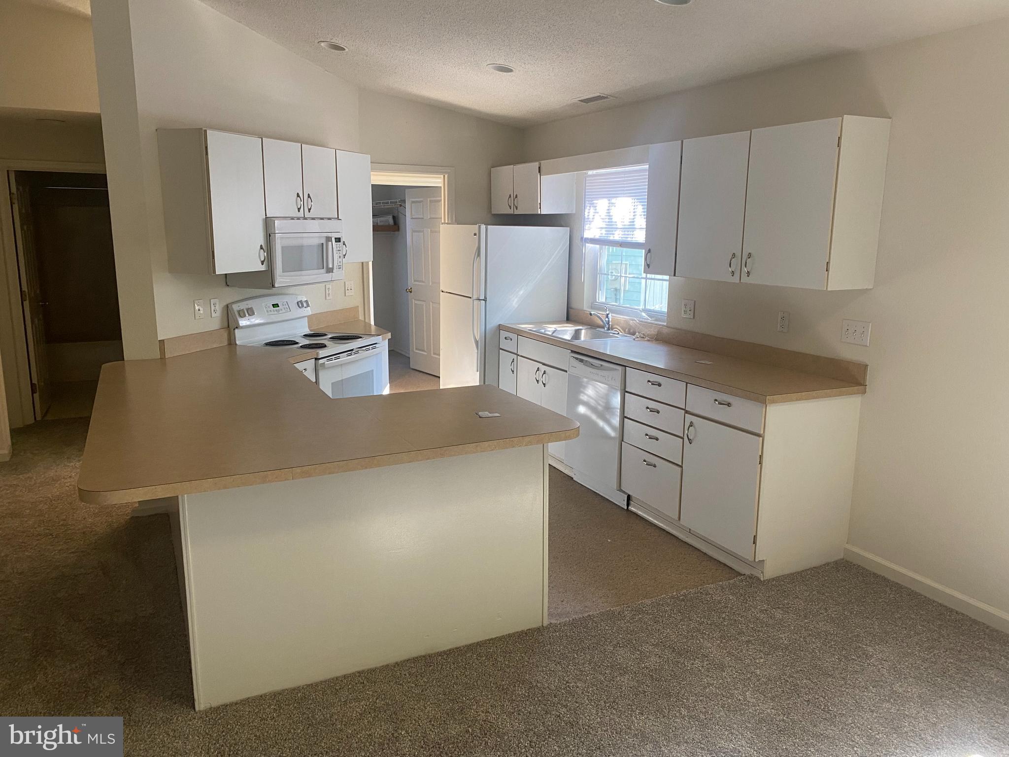 9821 Keyser Point Road, Unit 3B2 Ocean City, MD 21842 - Photo 3 of 13 Spacious open kitchen