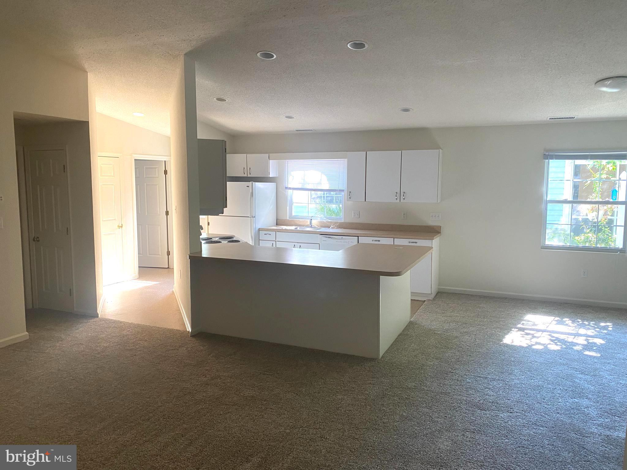 9821 Keyser Point Road, Unit 3B2 Ocean City, MD 21842 - Photo 5 of 13 Kitchen view