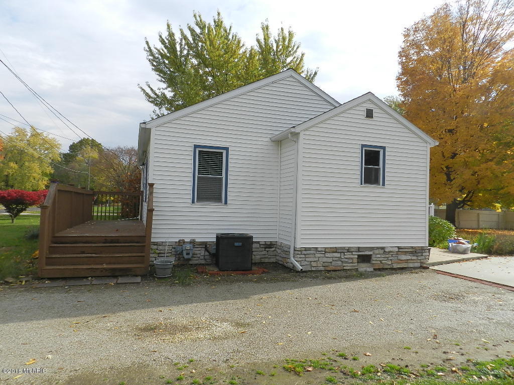 646 Sheridan Road St. Joseph, MI 49085 - Photo 3 of 18 DSCN9598