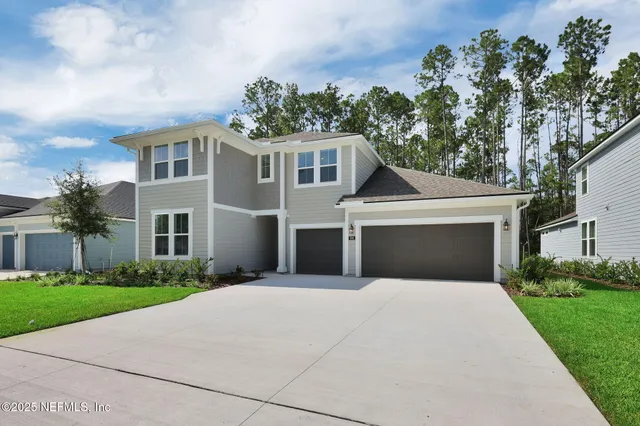 a view of entryway of a house