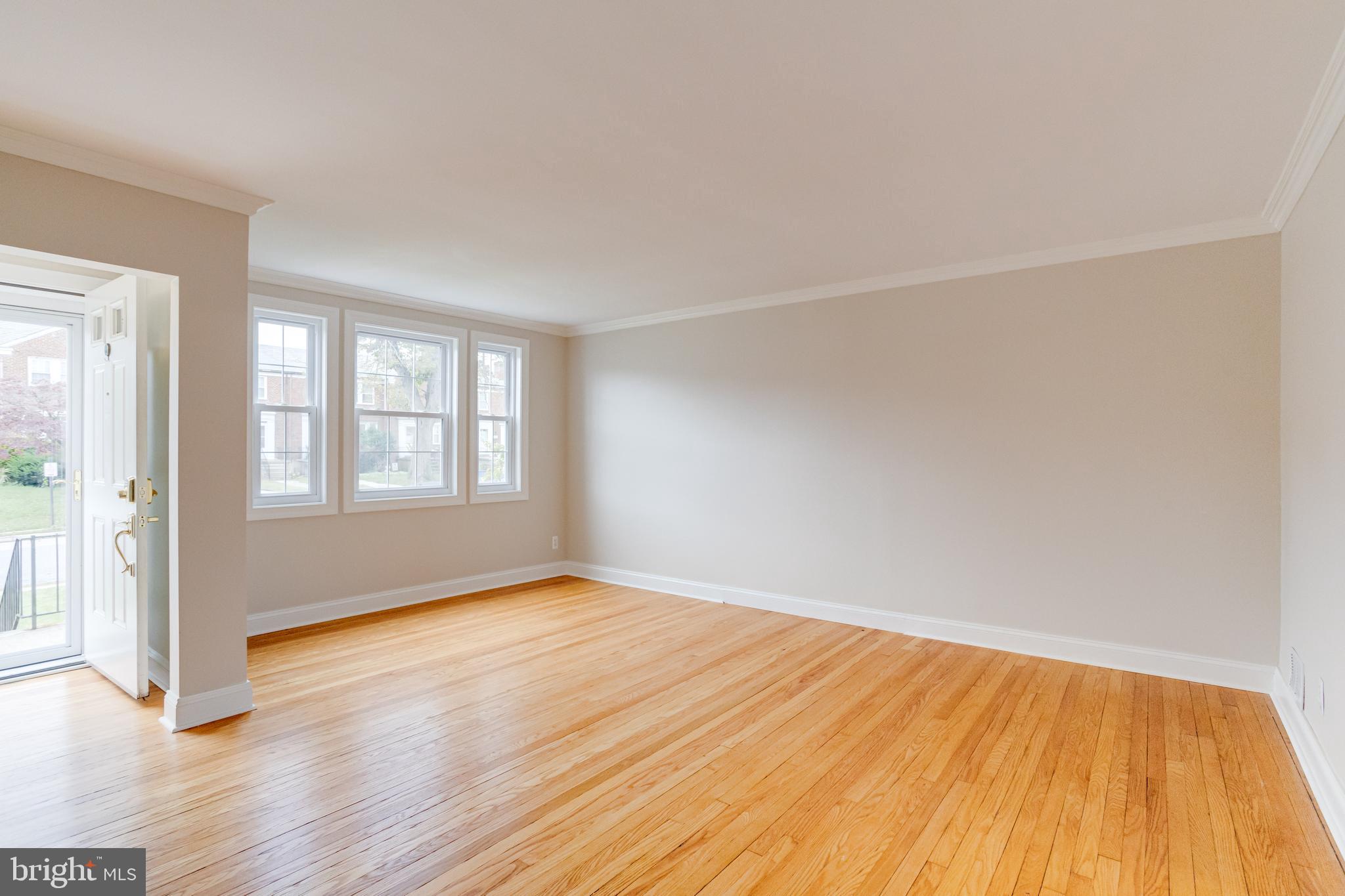 407 Stratford Road Catonsville, MD 21228 - Photo 4 of 48 Gallery Image 4