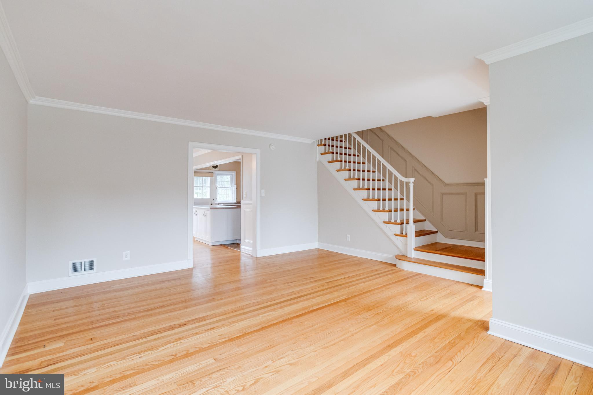 407 Stratford Road Catonsville, MD 21228 - Photo 6 of 48 Gallery Image 6