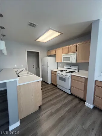 $2,000 | 1208 Fascination Street, Las Vegas, NV 89128