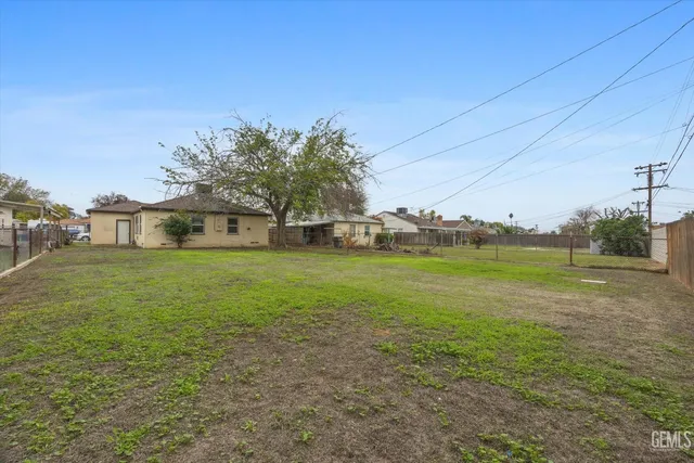 a house view with a garden
