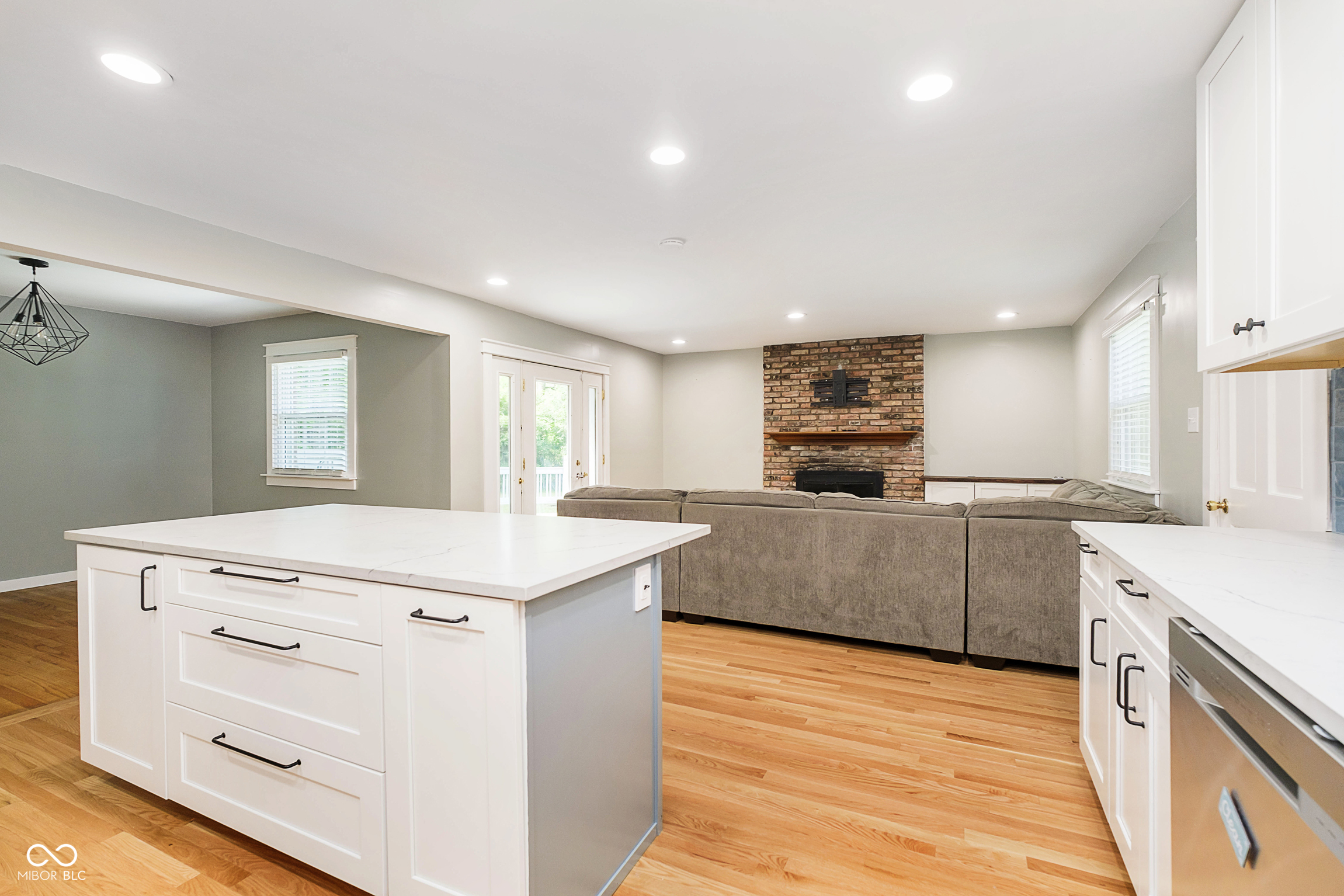 7734 Hoover Road Indianapolis, IN 46260 - Photo 10 of 34 Gallery Image 10
