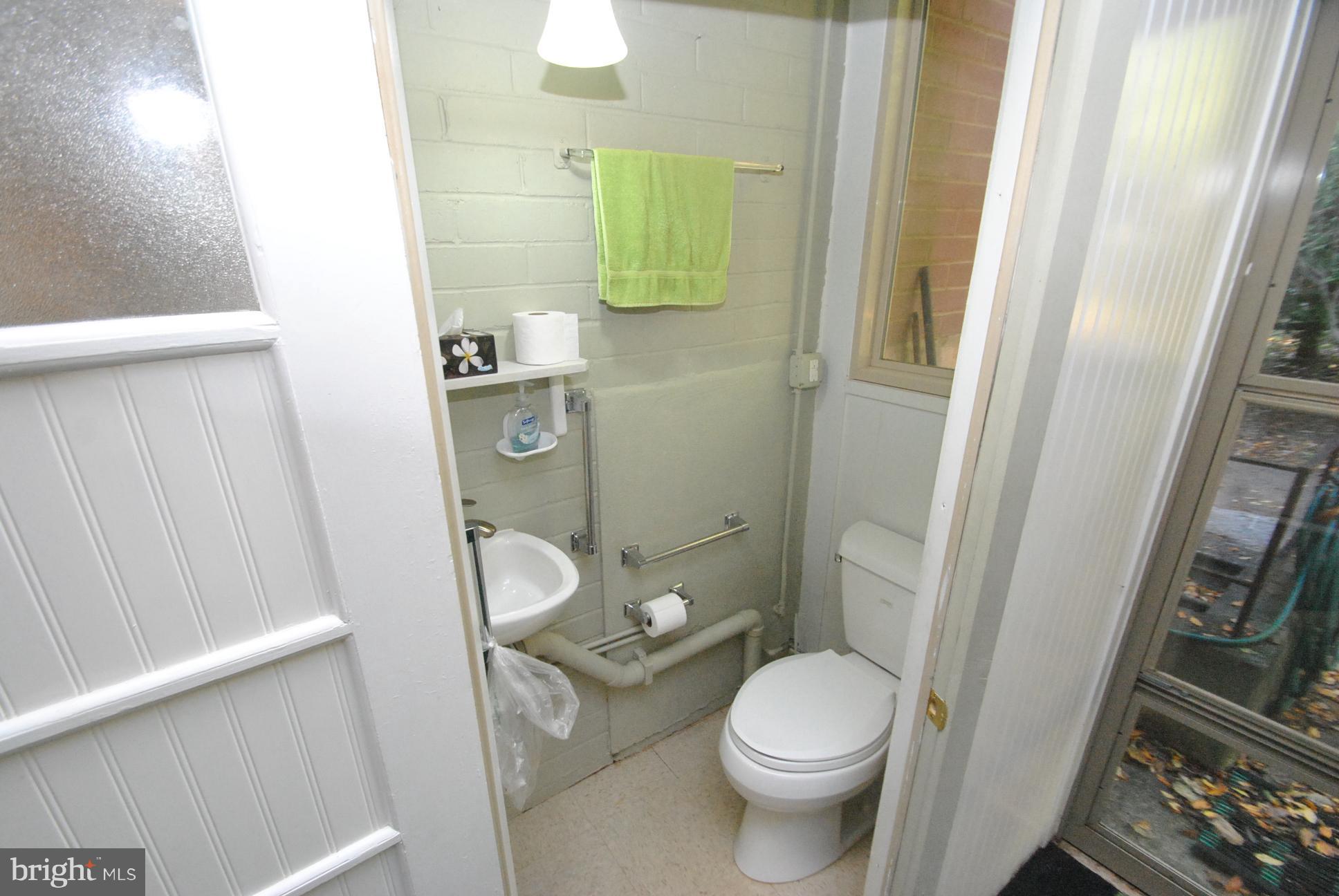 1303 Saddleback Road Baltimore, MD 21208 - Photo 12 of 27