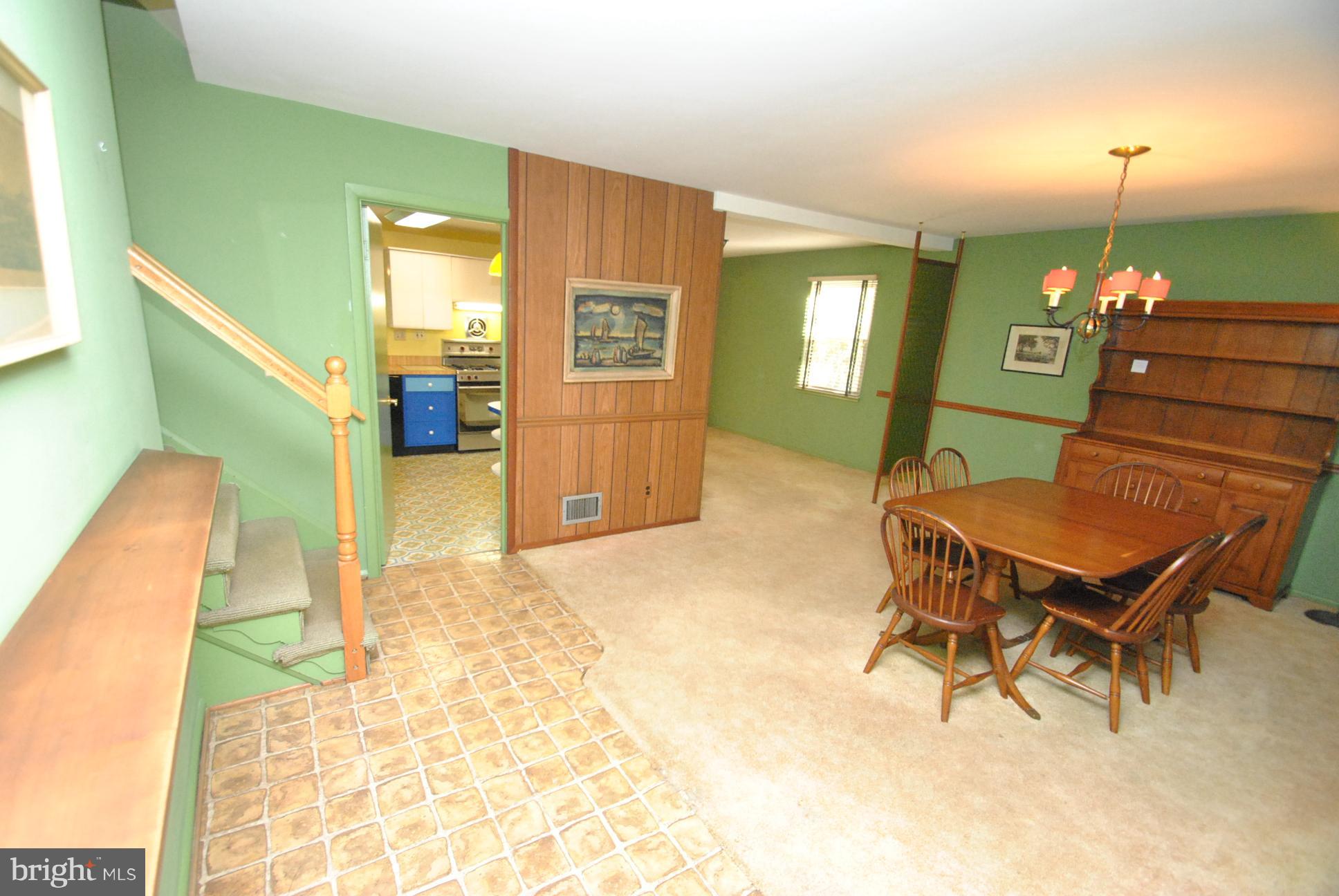 1303 Saddleback Road Baltimore, MD 21208 - Photo 3 of 27