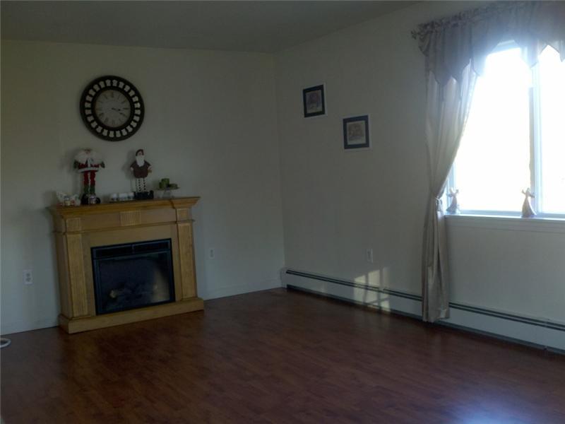 928 Garland Road Dexter, ME 04930 - Photo 10 of 23 Living Room.