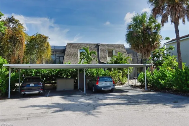 $3,250 | 514 11th Avenue South, Unit 3, Naples, FL 34102