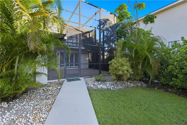 $3,250 | 514 11th Avenue South, Unit 3, Naples, FL 34102