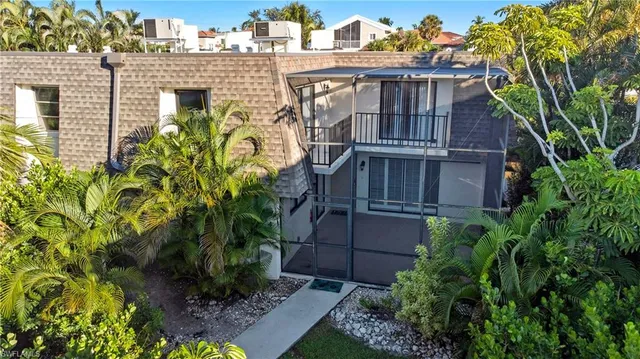 $3,250 | 514 11th Avenue South, Unit 3, Naples, FL 34102