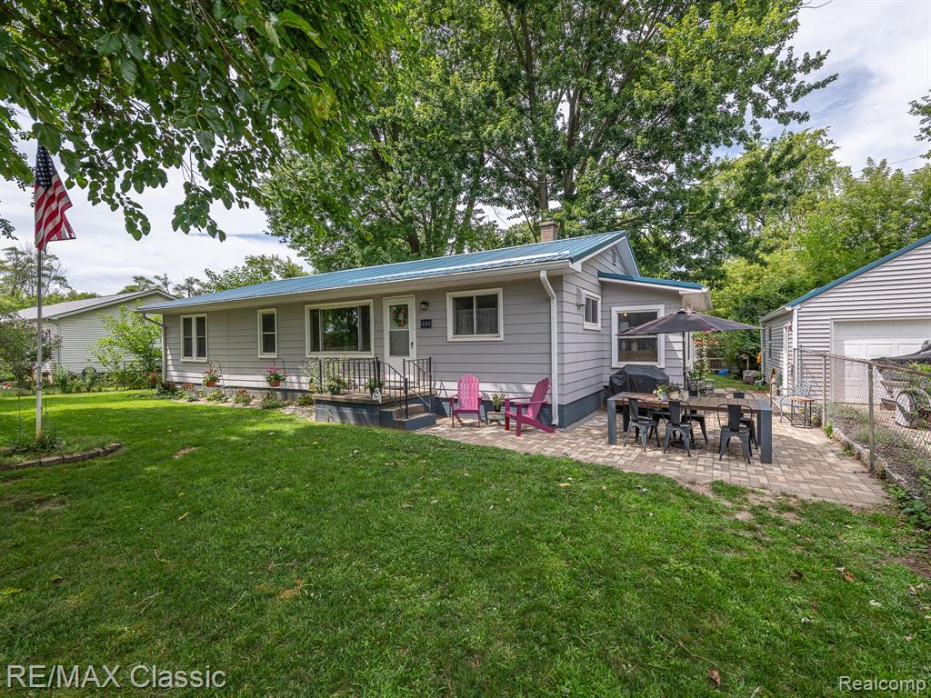 253 Delaware Road Whitmore Lake, MI 48189 - Photo 1 of 35 Gallery Image 1