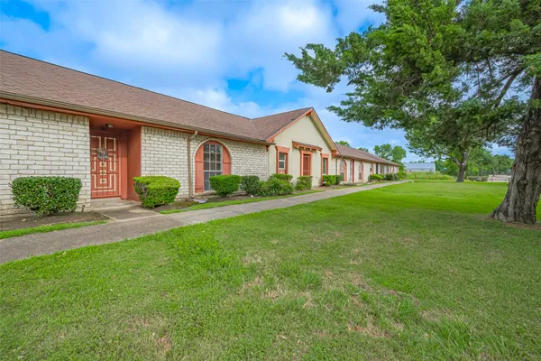 $1,450 | 12223 Sharpview Drive, Houston, TX 77072