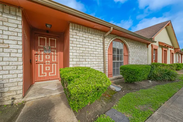 $1,450 | 12223 Sharpview Drive, Houston, TX 77072