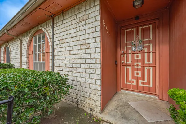 $1,450 | 12223 Sharpview Drive, Houston, TX 77072