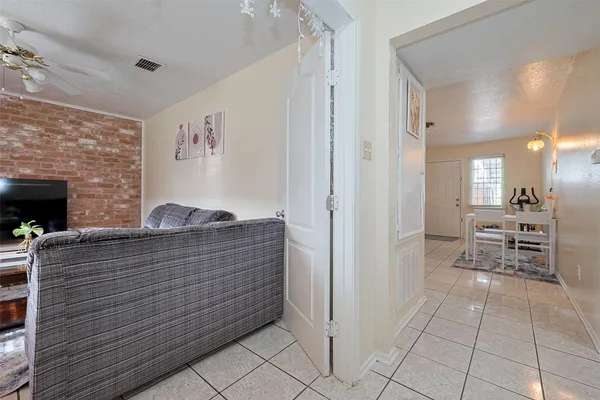 $1,450 | 12223 Sharpview Drive, Houston, TX 77072