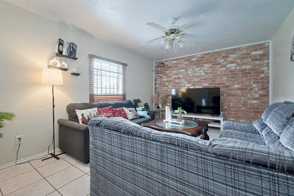 $1,450 | 12223 Sharpview Drive, Houston, TX 77072