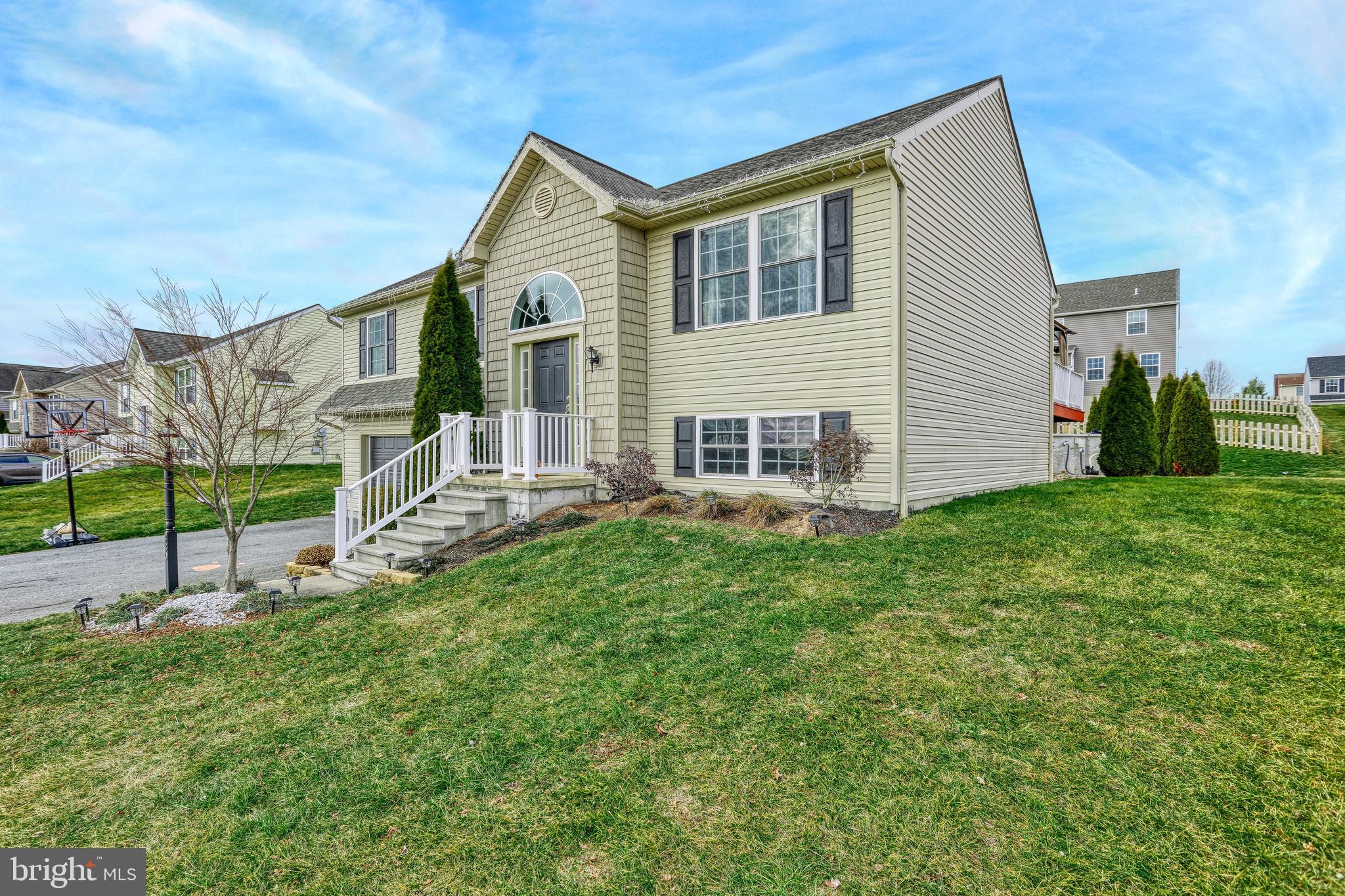 330 Riviera Street Mount Wolf, PA 17347 - Photo 5 of 36 Gallery Image 5