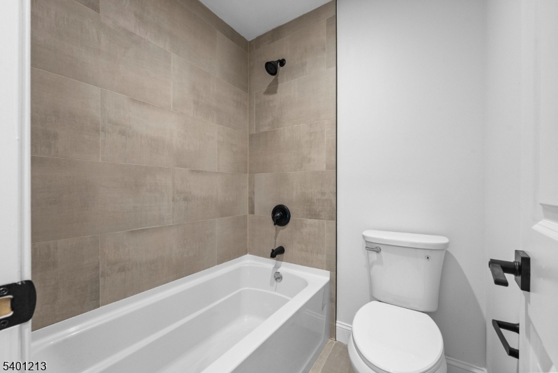 14 Harwich Road Flanders, NJ 07836 - Photo 29 of 34 a bathroom with a toilet and a tub