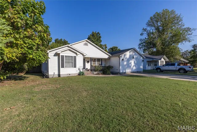 $180,000 | 207 West Olive Street, East Prairie, MO 63845