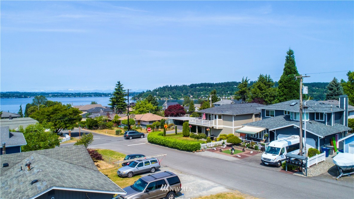 915 North 29th Street Renton, WA 98056 - Photo 2 of 16 Gallery Image 2