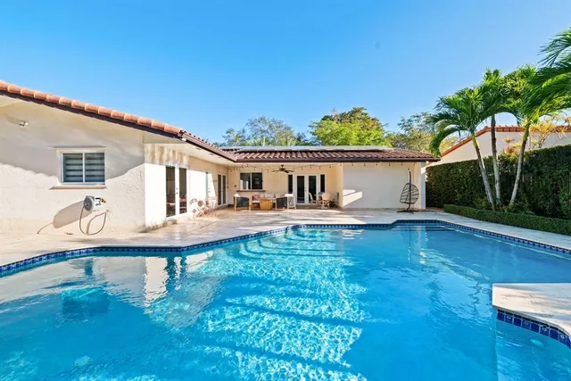 a view of a house with entertaining space