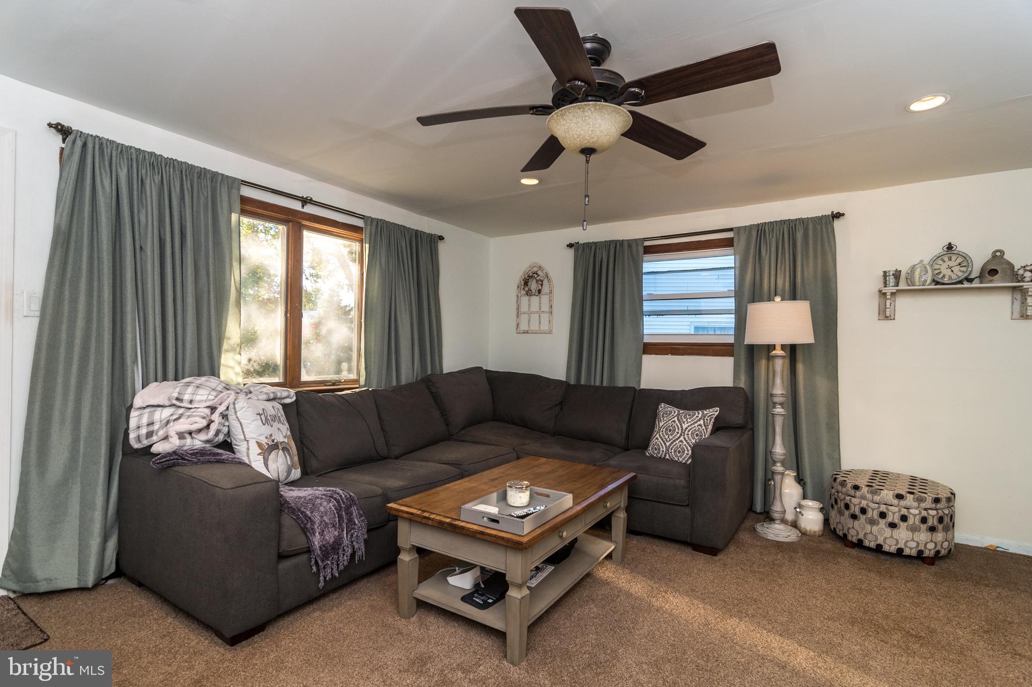 835 Andover Road Lansdale, PA 19446 - Photo 2 of 26 Comfortable Living Room