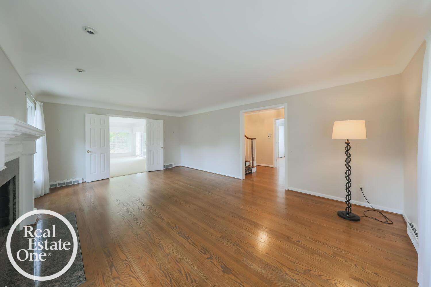 516 Thorntree Road Grosse Pointe Woods, MI 48236 - Photo 6 of 28
