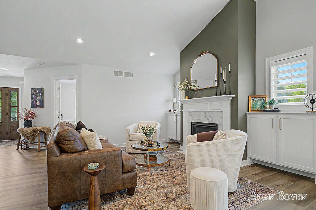 8366 Rose Ridge Drive Rockford, MI 49341 - Photo 5 of 63 2F9A0811