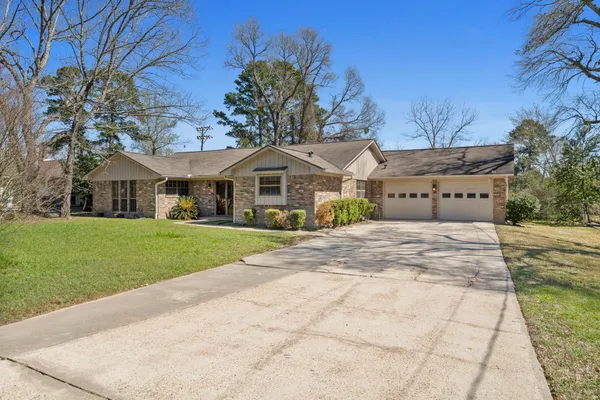 $1,975 | 18 Panorama Drive, Conroe, TX 77304