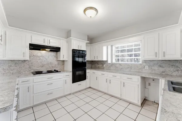 $1,975 | 18 Panorama Drive, Conroe, TX 77304