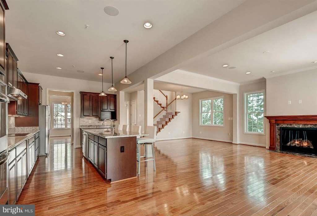 736 Powhatan Beach Road Pasadena, MD 21122 - Photo 10 of 30 Kitchen / Living Room